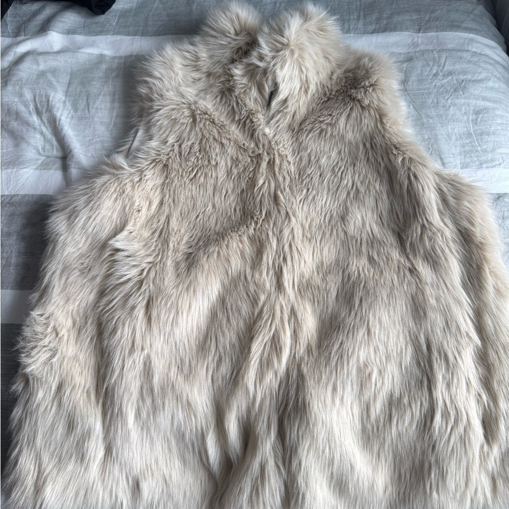 Women's Faux Fur Vest in Cream